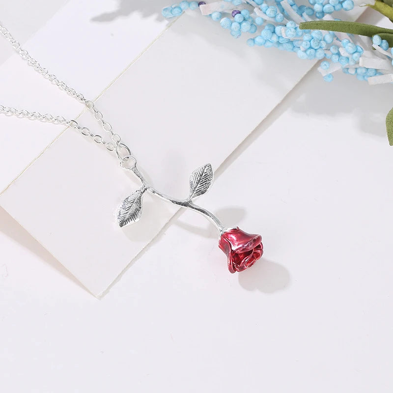 Collier pendentif rose rouge de tempérament de personnalité de la mode européenne et américaine Collier goutte d'huile simple et créatif pour femme