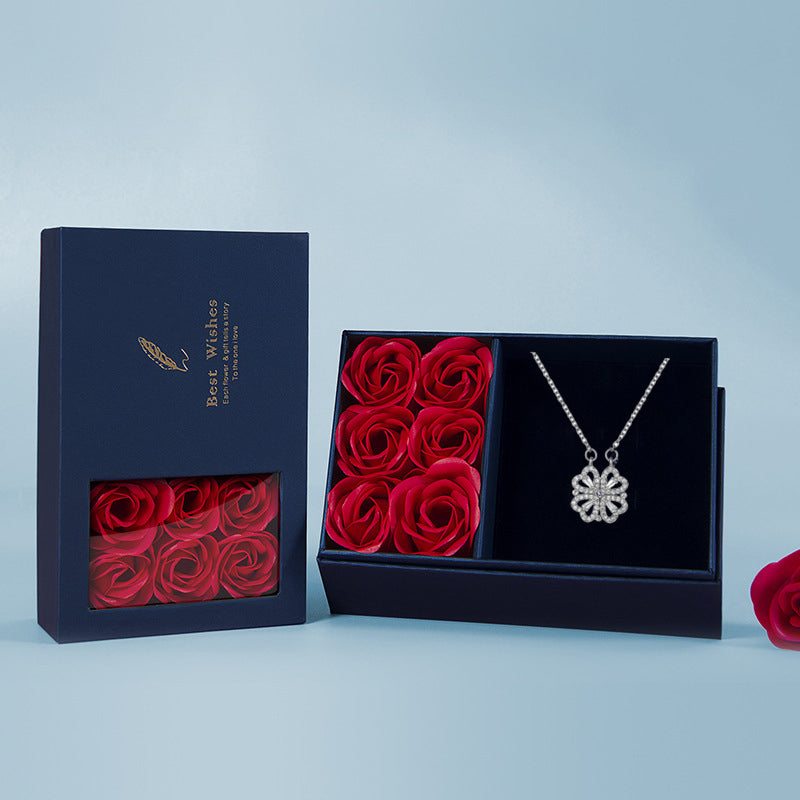 Collier pendentif trèfle à quatre feuilles de luxe pour femme, collier magnétique en cristal, boîte à roses, cadeau pour petite amie, maman